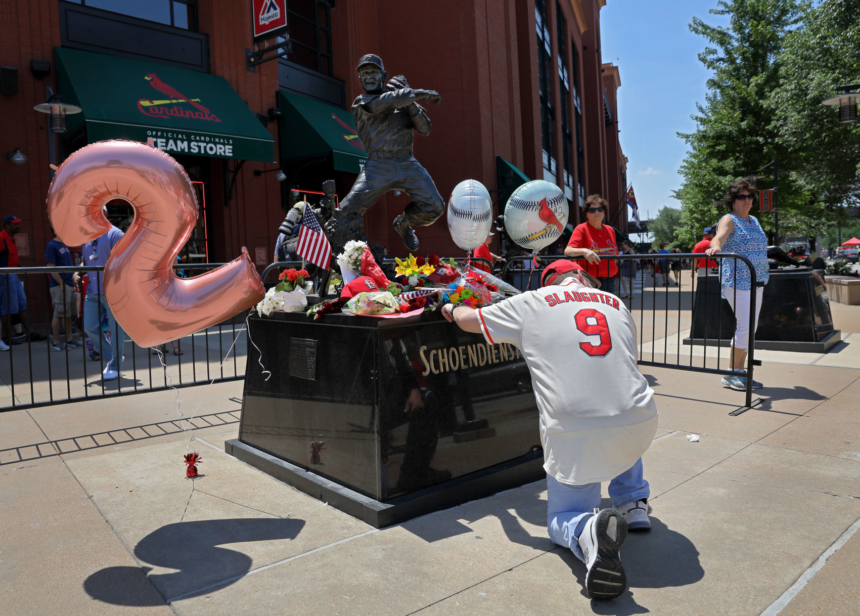 Cardinals fans mourn Red Schoendienst's passing